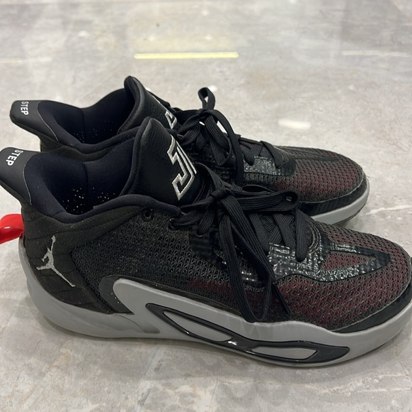 Indoor JT Basketball Shoes - Size 7Y - Picture 8 of 8